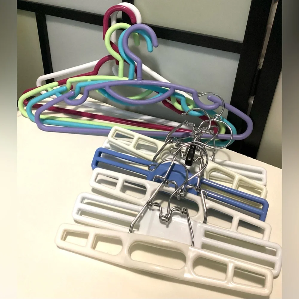 5 adult thick heavyweight hangers + 6 pant/skirt hangers